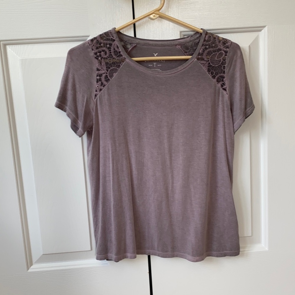 Small Women’s American Eagle top